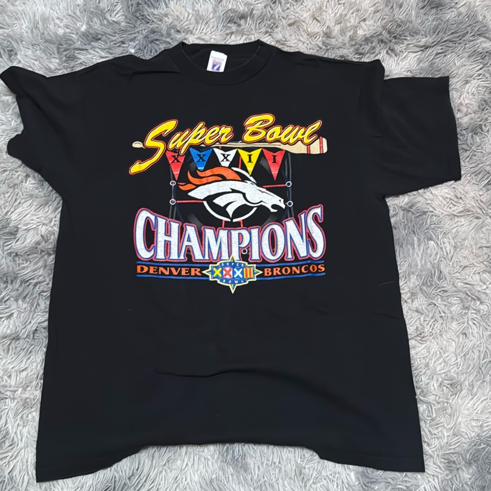 A broncos Super Bowl t-shirt from 1999 size XL